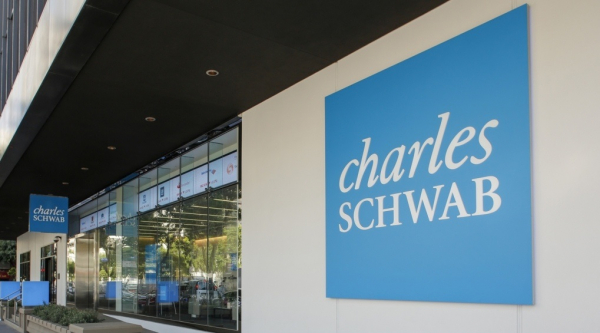 Брокерский гигант Charles Schwab не планирует работать с криптовалютами